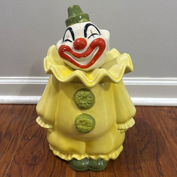 Vintage Poppytrail Metlox Yellow Green Circus Smiling Clown Cookie Jar 13”